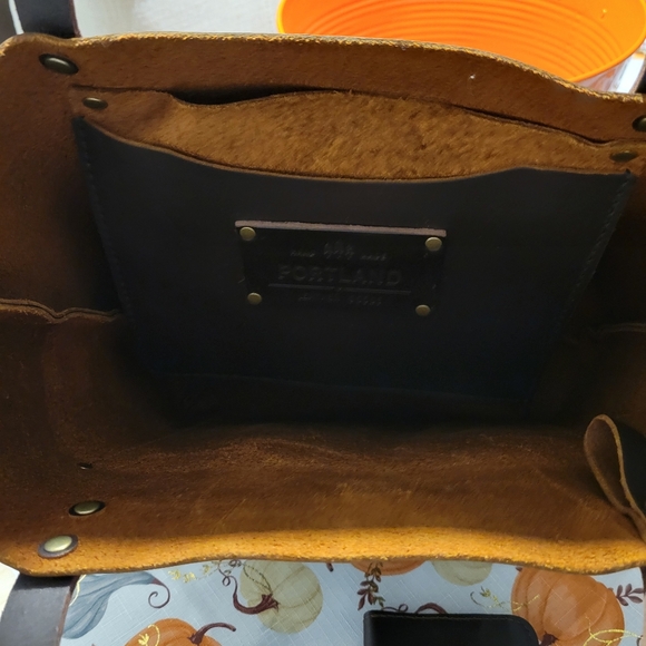 Brand new Portland Leather, Espresso color, genuine leather tote bag with wallet - Picture 2 of 4